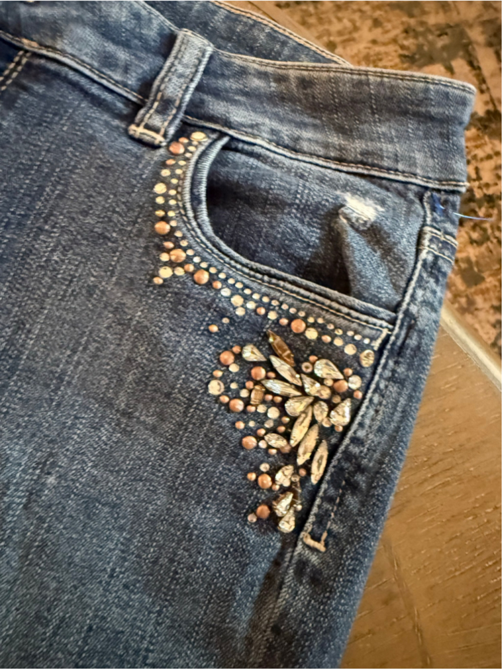 Women's White House Black Market Slim Crop Jeans Size 4 Blue Embellished - Picture 2 of 4